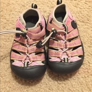 KEEN toddler girl shoes sz8